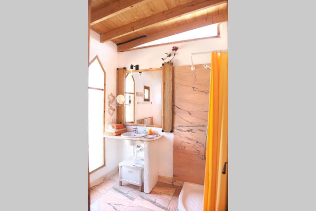 Koupelna v ubytování Alegría Aire - Eco Retreat Finca Artis Tirma