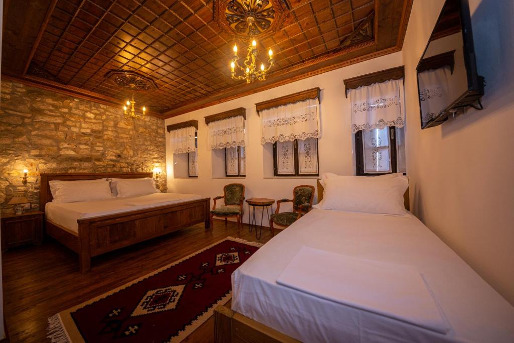 Berati Castle Hotel客房内的一张或多张床位