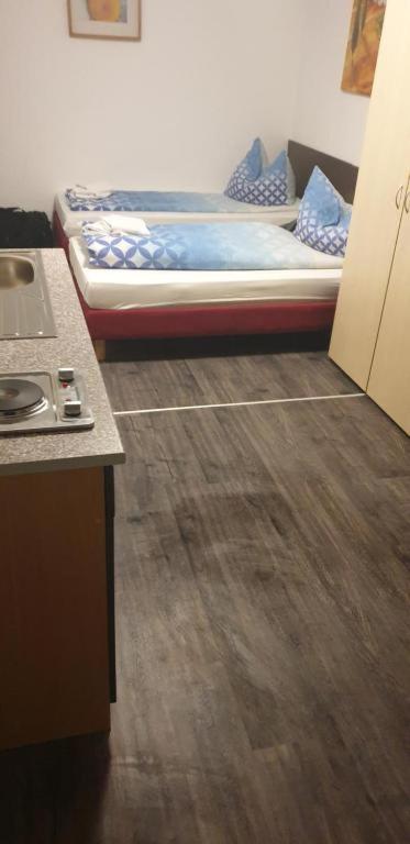 Postel nebo postele na pokoji v ubytování Apartmenthaus beim LKH Graz