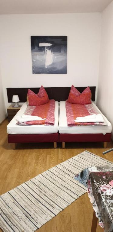Postel nebo postele na pokoji v ubytování Apartmenthaus beim LKH Graz