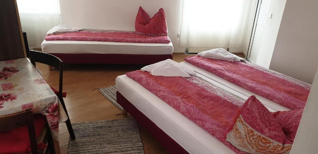 Postel nebo postele na pokoji v ubytování Apartmenthaus beim LKH Graz