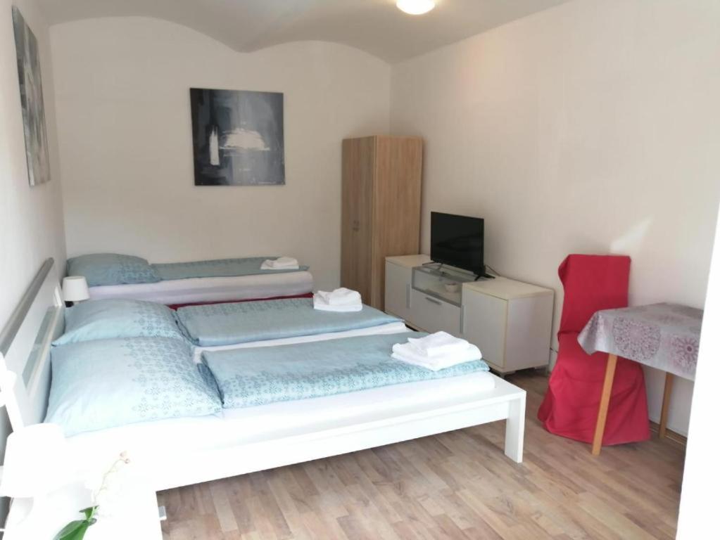 Postel nebo postele na pokoji v ubytování Apartmenthaus beim LKH Graz
