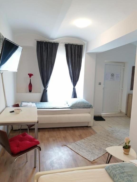Postel nebo postele na pokoji v ubytování Apartmenthaus beim LKH Graz