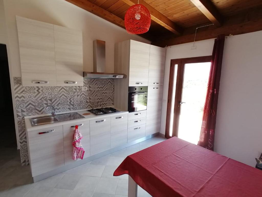 A kitchen or kitchenette at AGRITURISMO VIGNA DE' LUCERI
