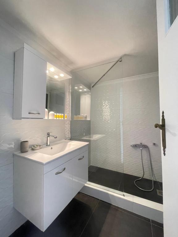 Kúpeľňa v ubytovaní Plato - Acropolis Residence Apartment