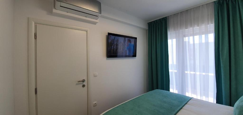 Televízia a/alebo spoločenská miestnosť v ubytovaní Apartments Elite