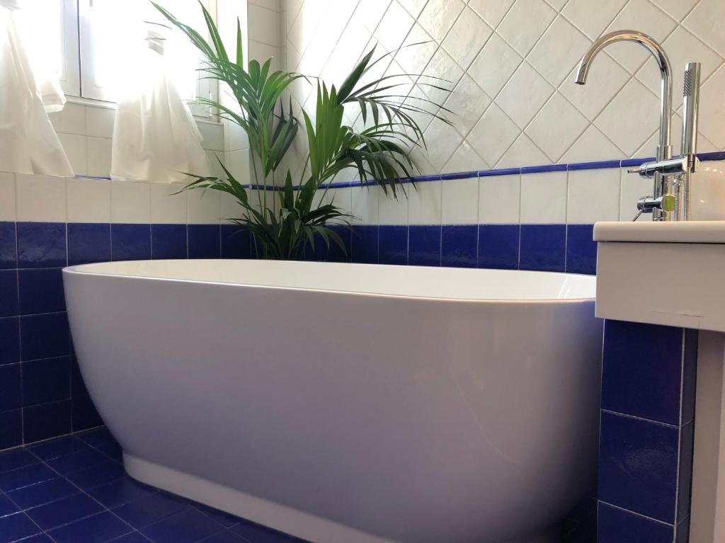 A bathroom at Sant'Ambrogio with charme