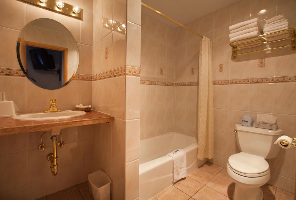Starlight Lodge - Deluxe Queen Room With Two Queen Beds