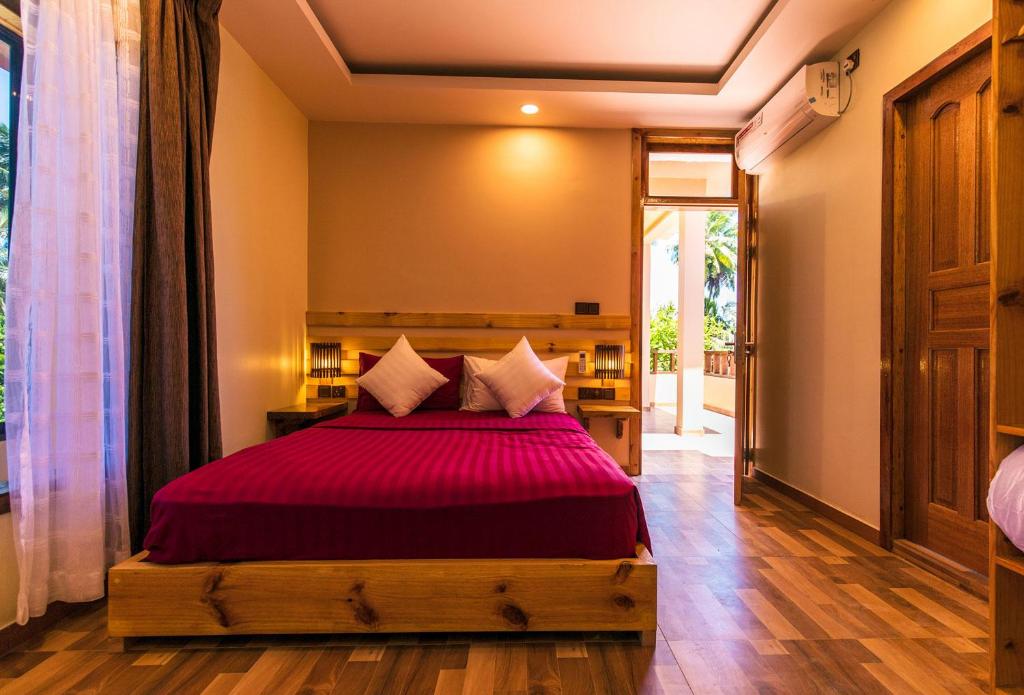 Postel nebo postele na pokoji v ubytování Endheri Sunset Dhangethi