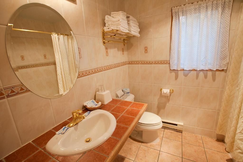Starlight Lodge - Deluxe Queen Room