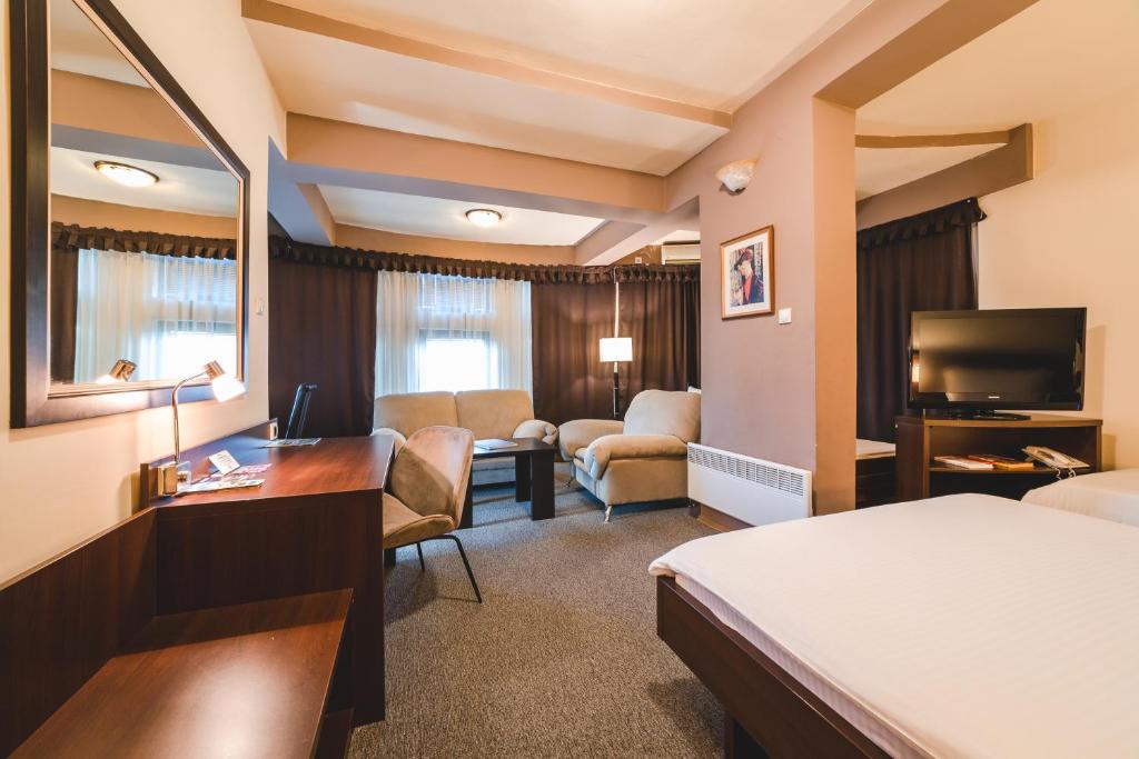 Μια τηλεόραση ή/και κέντρο ψυχαγωγίας στο Hotel Keto