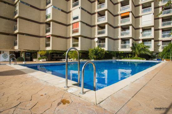 Bazén v ubytovaní Apartamento Estudio en Chinasol Primera Línea Playa San Cristóbal alebo v jeho blízkosti