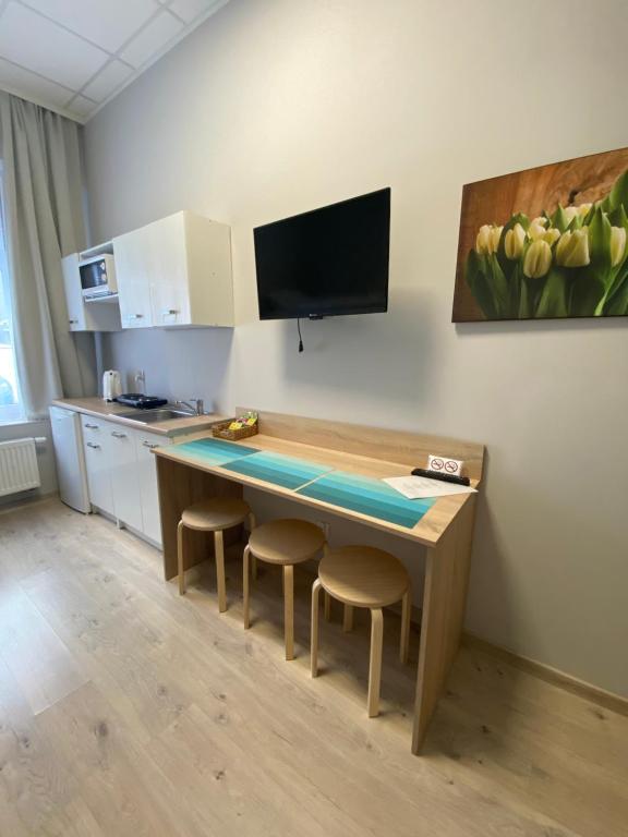 Televízia a/alebo spoločenská miestnosť v ubytovaní Apartamenty Olsztyn