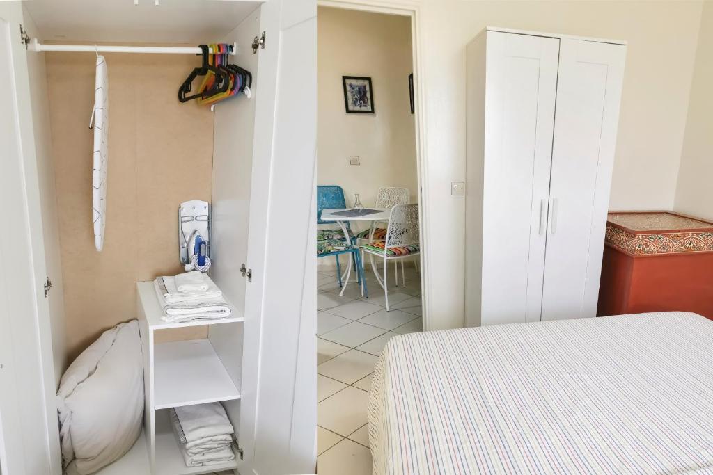 Postel nebo postele na pokoji v ubytování Reta-Inn Martil Beach