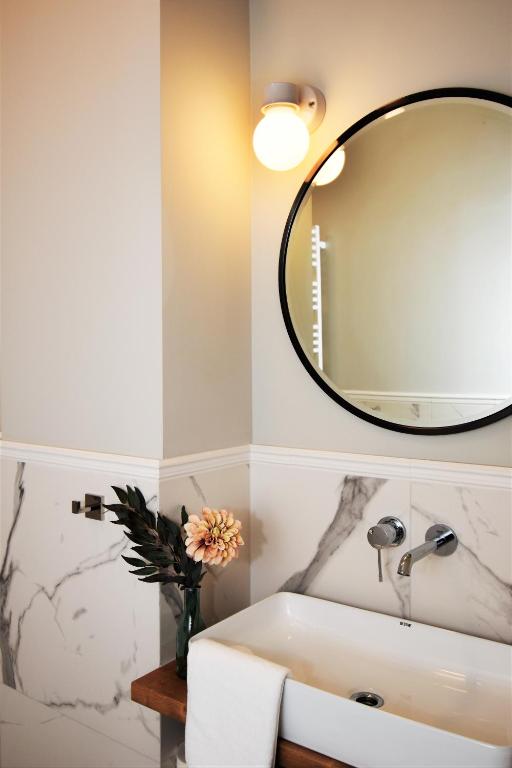 Patio Riverfront Aparthotel - 7