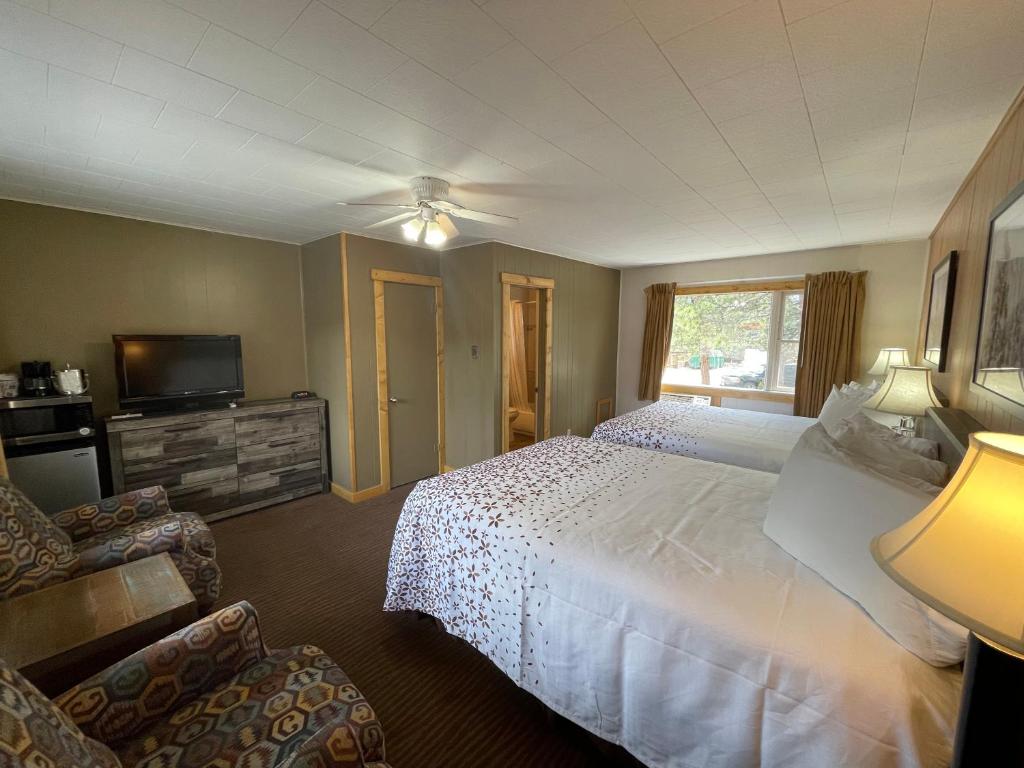Estes Mountain Inn - Klassieke Koningin Kamer Met Twee Queensize Bedden - Huisdiervriendelijk