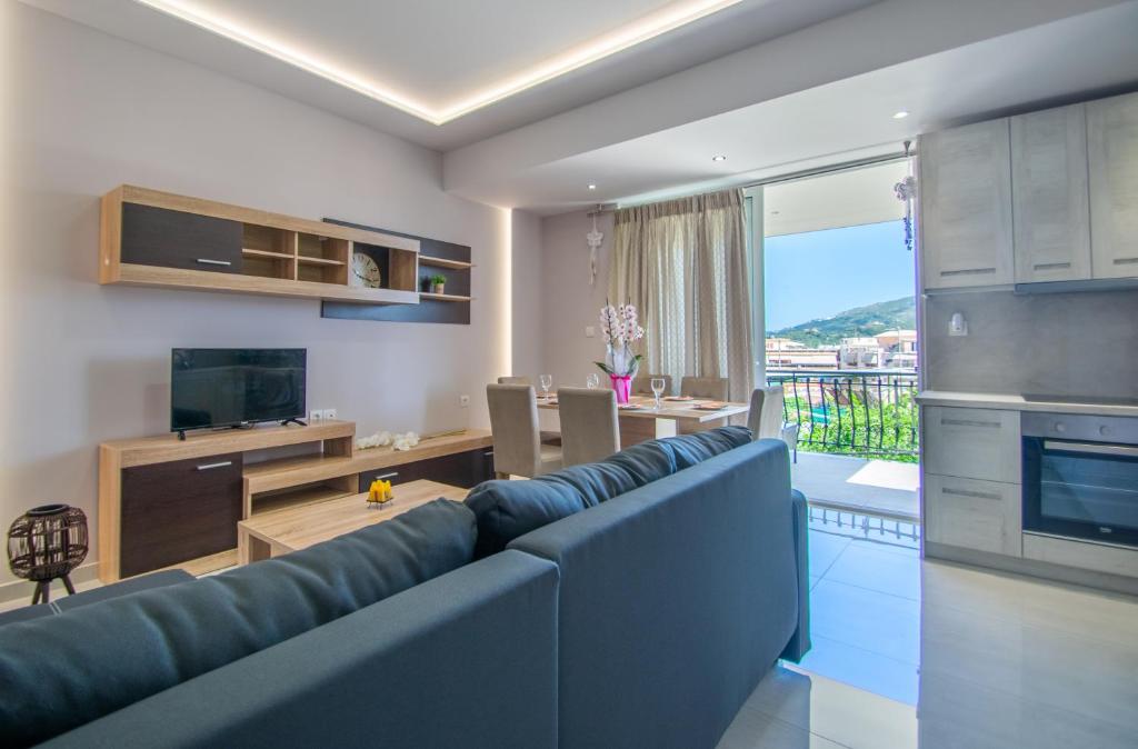 Kuchyňa alebo kuchynka v ubytovaní zakynthos town modern roof apartment