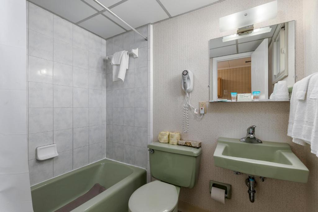 
A bathroom at Kokomo Suites
