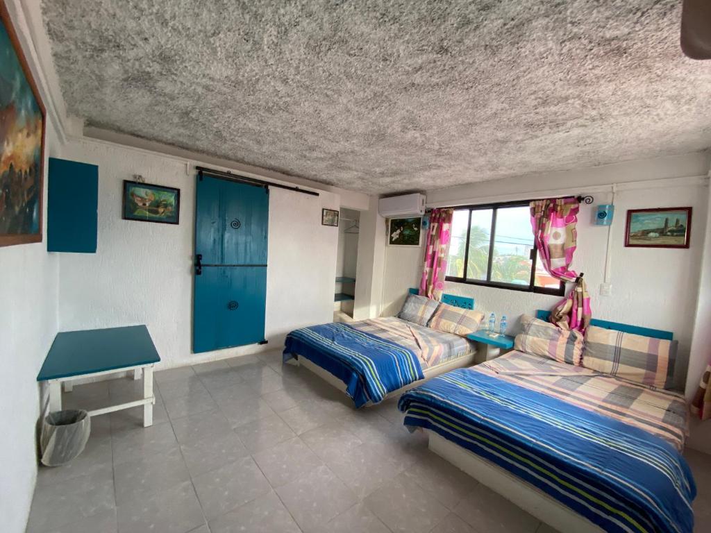 Postel nebo postele na pokoji v ubytování Hotel San Felipe de Jesus Yucatan