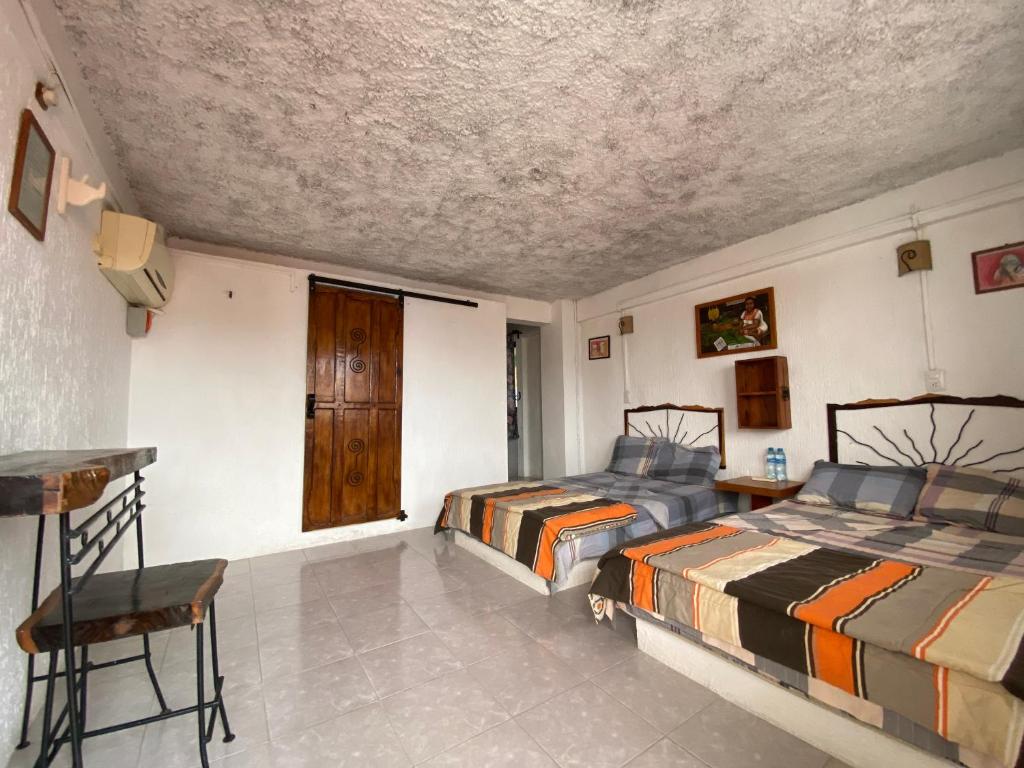 Postel nebo postele na pokoji v ubytování Hotel San Felipe de Jesus Yucatan