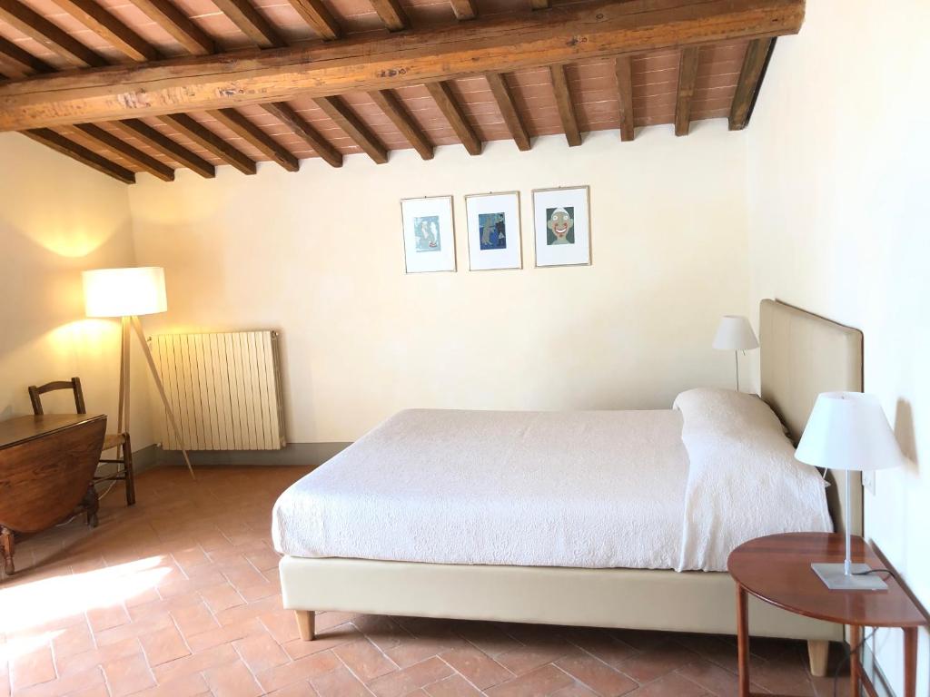 A bed or beds in a room at Agriturismo Podere La Casa