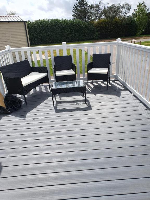 Kent Getaways - Two Bedroom Mobile Home