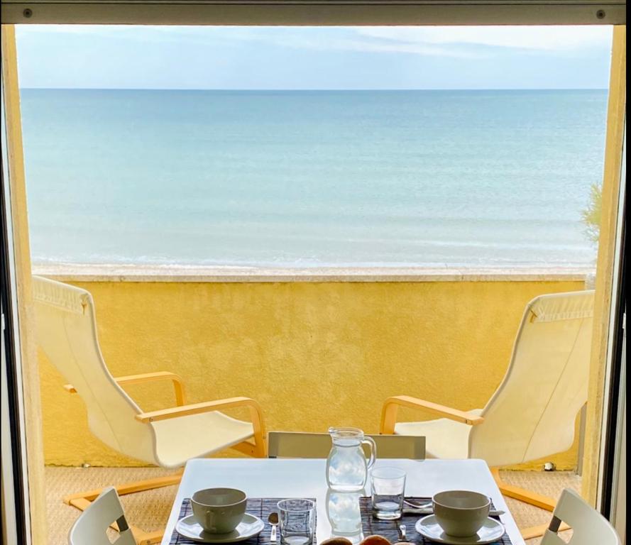 appartamento con terrazzo fronte mare - Housity