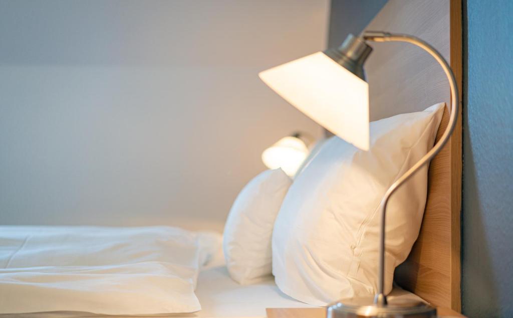 Postel nebo postele na pokoji v ubytování Hotel Stachus