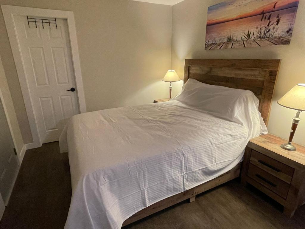 Postel nebo postele na pokoji v ubytování Sheridan lake Motel