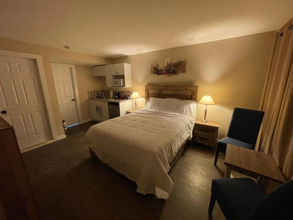 Postel nebo postele na pokoji v ubytování Sheridan lake Motel
