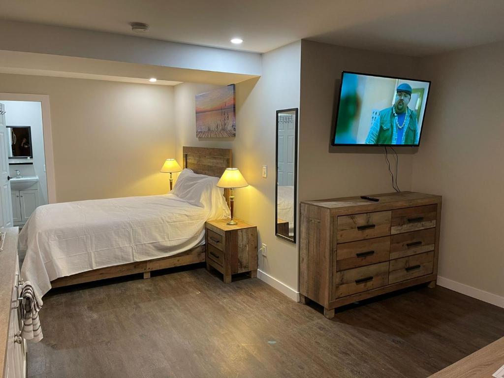 Postel nebo postele na pokoji v ubytování Sheridan lake Motel