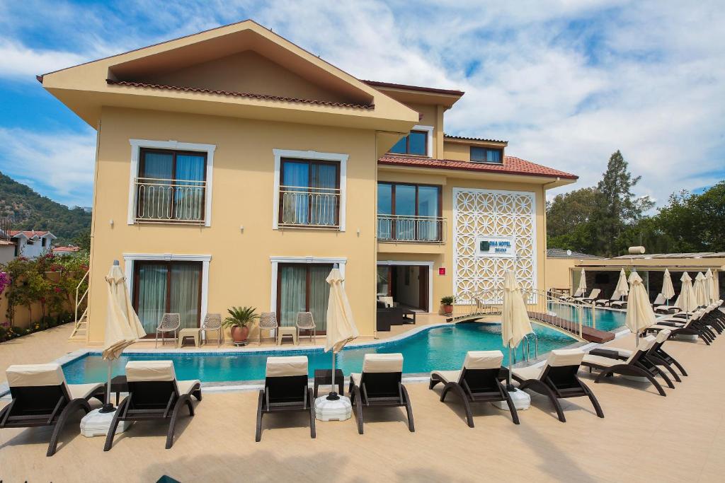 Nespecifikovaný výhled na hory nebo výhled na hory při pohledu z hotelu