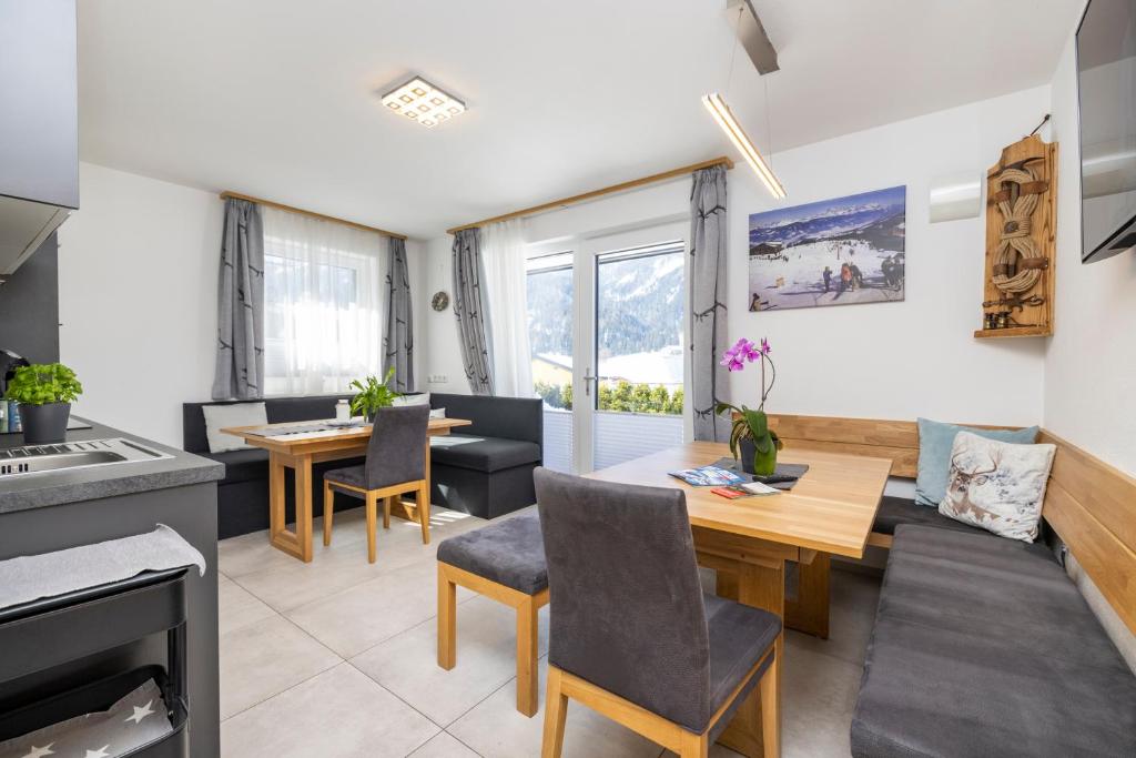 Kuchyňa alebo kuchynka v ubytovaní Fischis Alpen Appartements