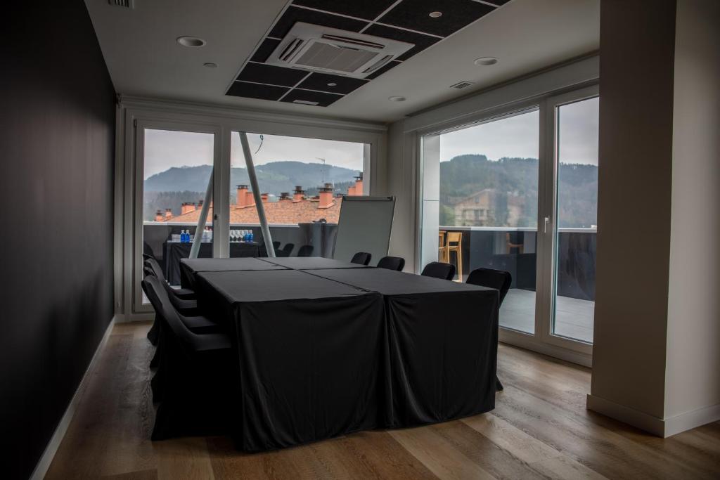 Nespecifikovaný výhled na hory nebo výhled na hory při pohledu z hotelu