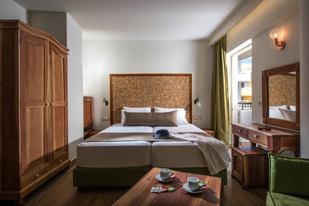 Ліжко або ліжка в номері Anesis Blue Boutique Hotel