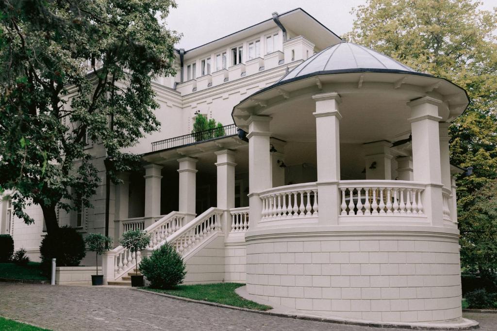 a large white house with a gazebo at Vazisubani Estate in Vazisubani