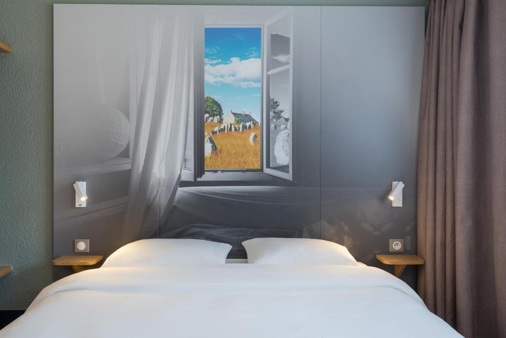 Postel nebo postele na pokoji v ubytování B&B HOTEL Auray Carnac