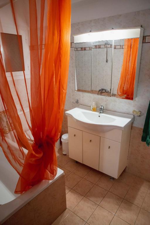 Kúpeľňa v ubytovaní Sunray luxury apartment Volos