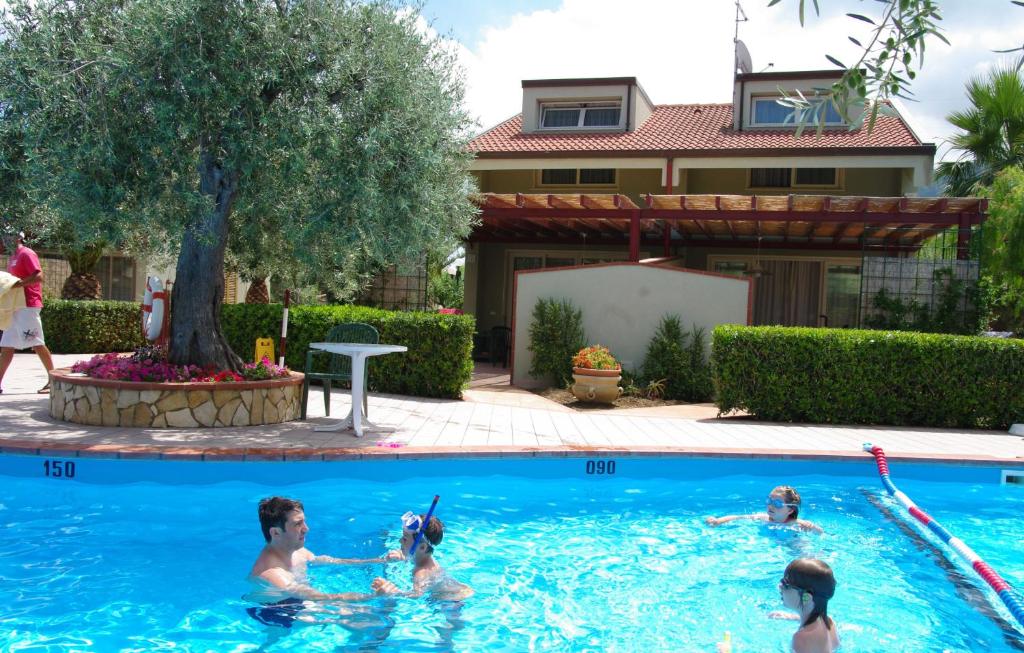 The swimming pool at or close to Residence Fontana Barone