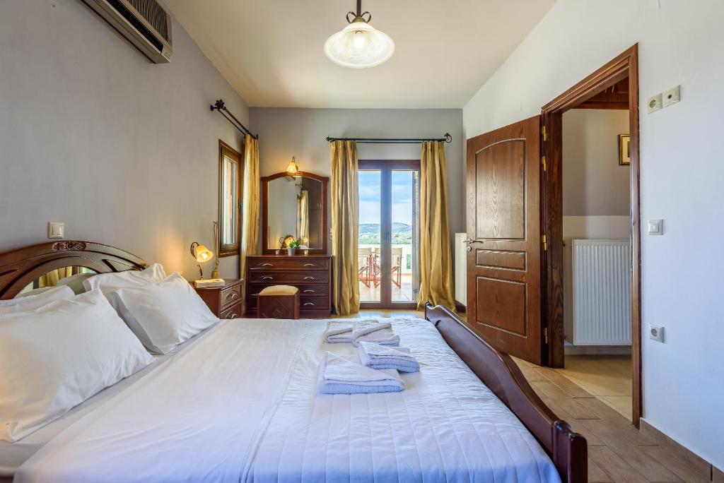 Posteľ alebo postele v izbe v ubytovaní Eleni's Villa 'TOP DESTINATION'