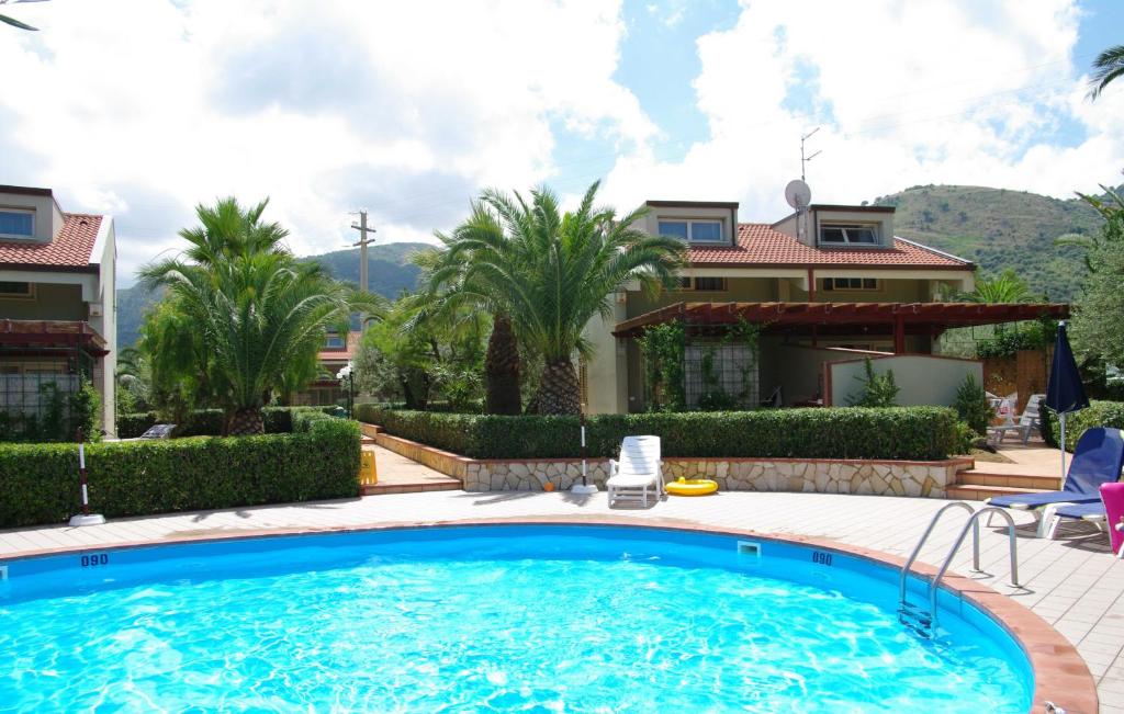 The swimming pool at or close to Residence Fontana Barone