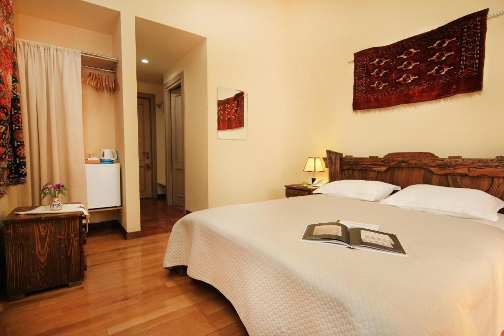 Postel nebo postele na pokoji v ubytování Silk Road Hotel