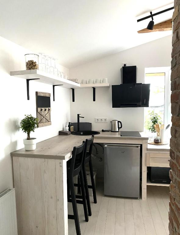 Kuchyň nebo kuchyňský kout v ubytování West Key Apartment