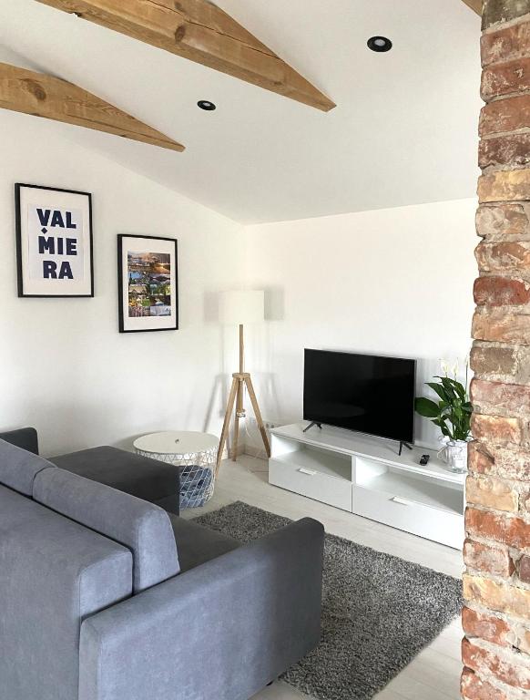 TV a/nebo společenská místnost v ubytování West Key Apartment
