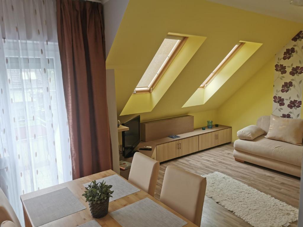 Szabó Apartman - One-Bedroom Apartment
