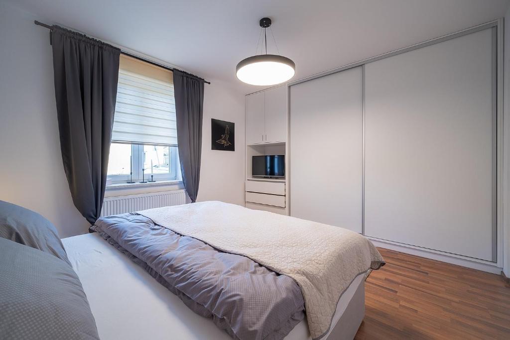 Postel nebo postele na pokoji v ubytování Apartmán U řeky