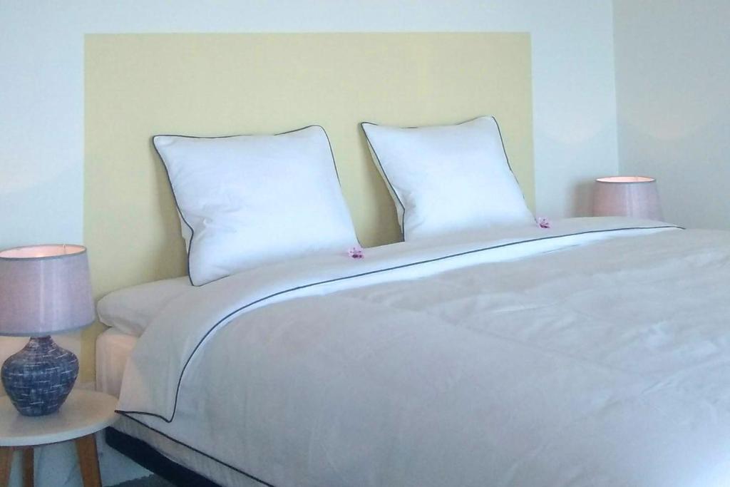 Postel nebo postele na pokoji v ubytování Faial Cottage B&B