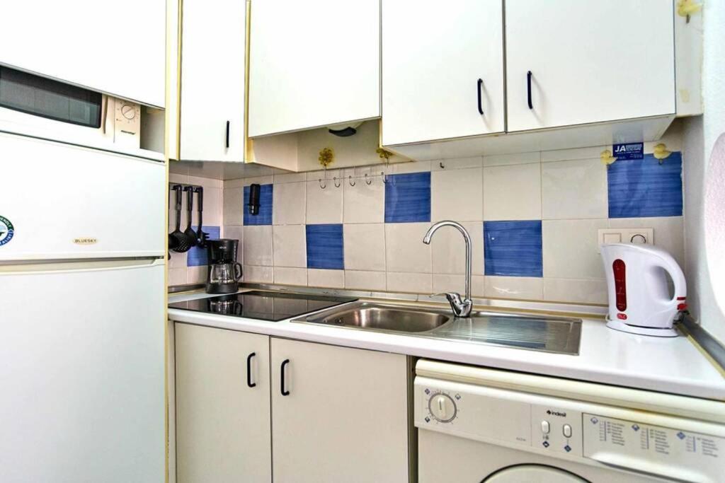A kitchen or kitchenette at Cozy studio apartment near the beach