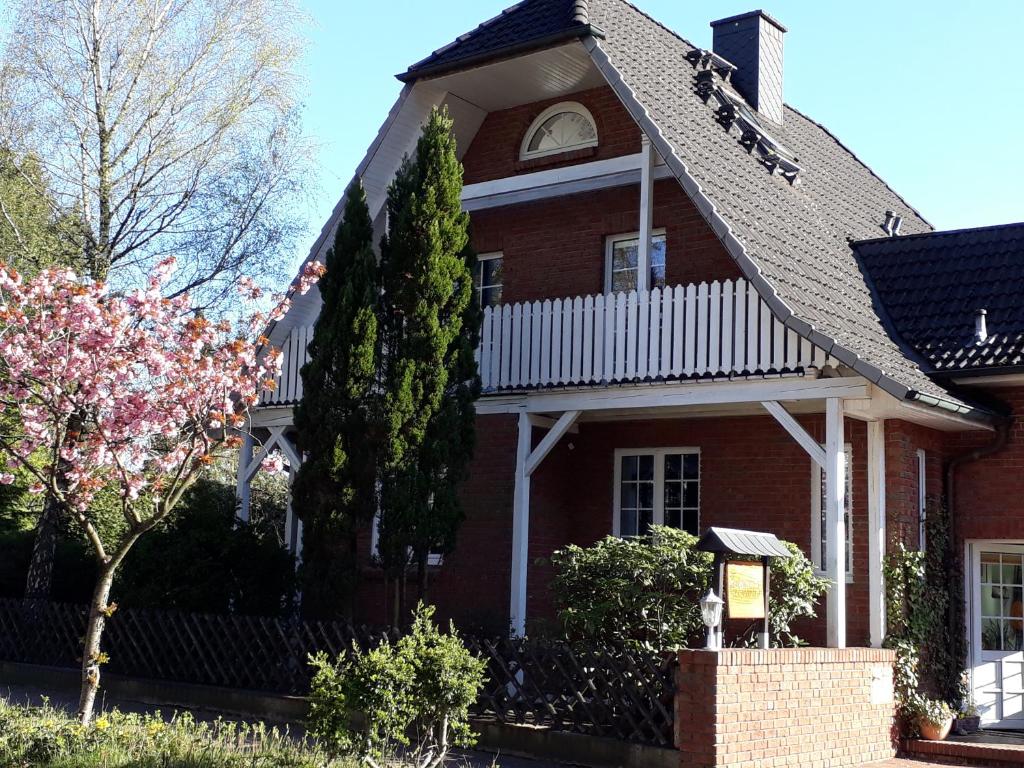 a red brick house with a white roof at Ferienwohnung Bleeken in Schneverdingen