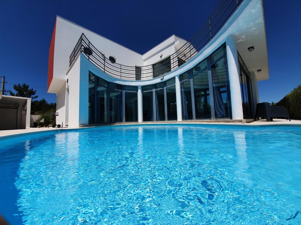 Bazén v ubytování A Great Villa with a Private Pool nebo v jeho okolí